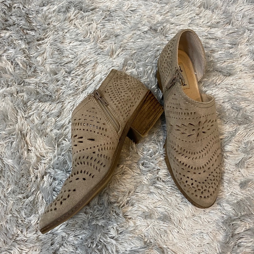 Taupe heels